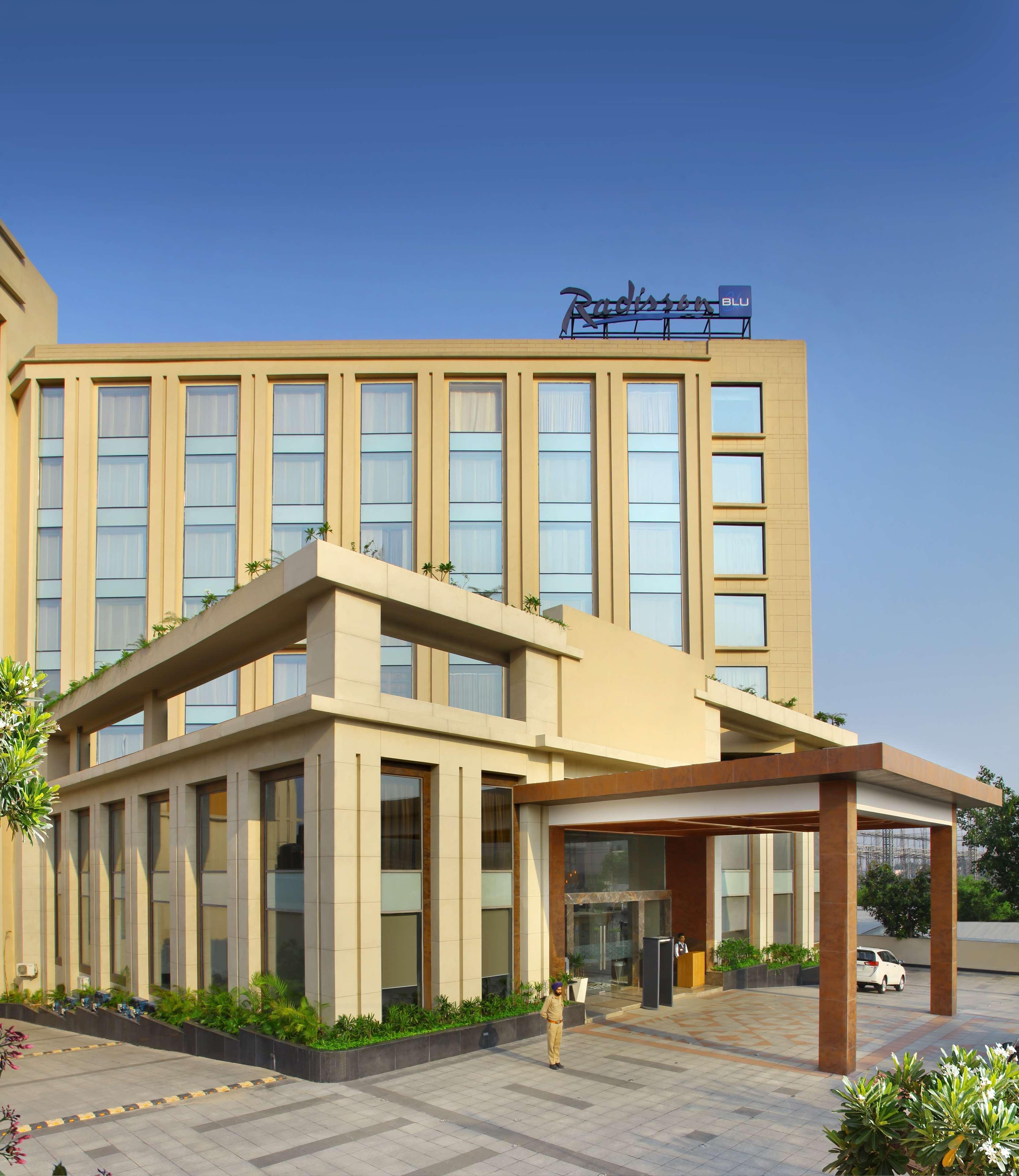 Radisson Blu Jammu Hotel Exterior photo